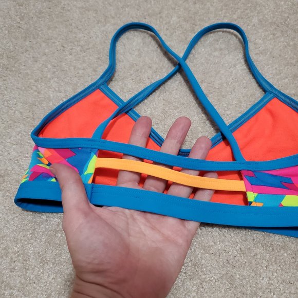 TYR / XS / Women's Le Reve Mojave Neon Geometric Racerback Pullover Bikini Top - Picture 5 of 9